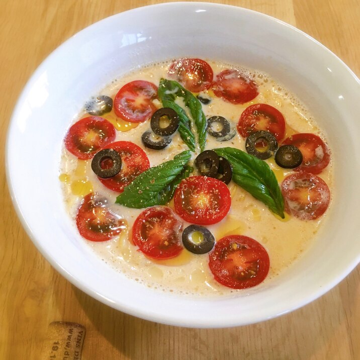 バジル香るトマトミルクラーメン